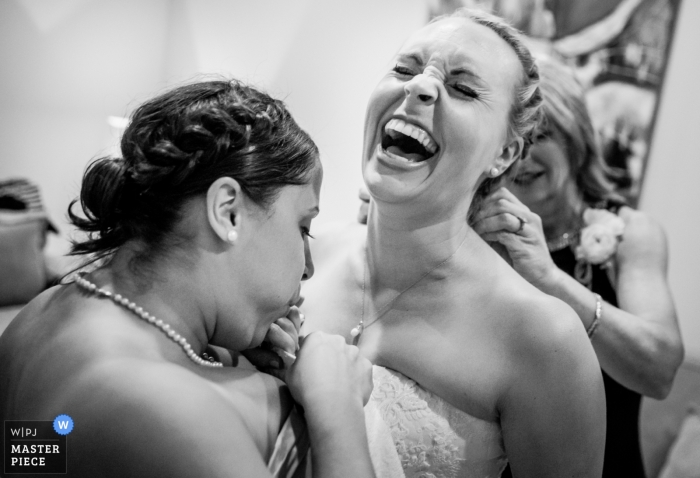 Photo by: <a href="https://www.wpja.com/contests/2018-v19/best-wedding-photographers/2380146">Joshua Grasso - Buford Georgia</a> Atlanta documentary wedding photo of the girls having fun