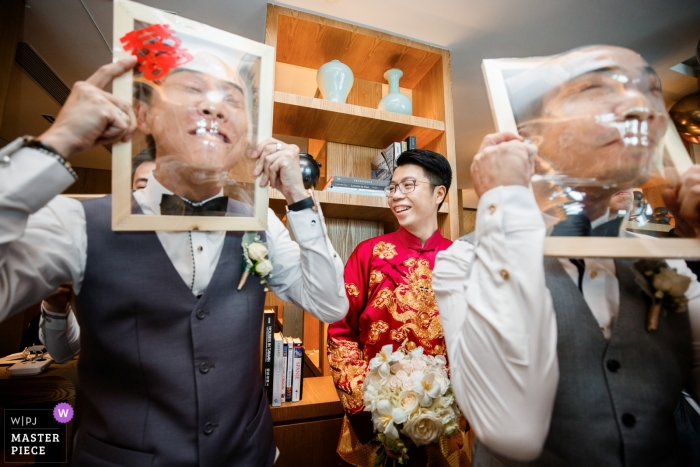 Photo by: <a href="https://www.wpja.com/contests/2018-v19/best-wedding-photographers/2380191">Di Liu - Hangzhou </a> Hangzhou City wedding photo of the guys having fun at home | China wedding photography