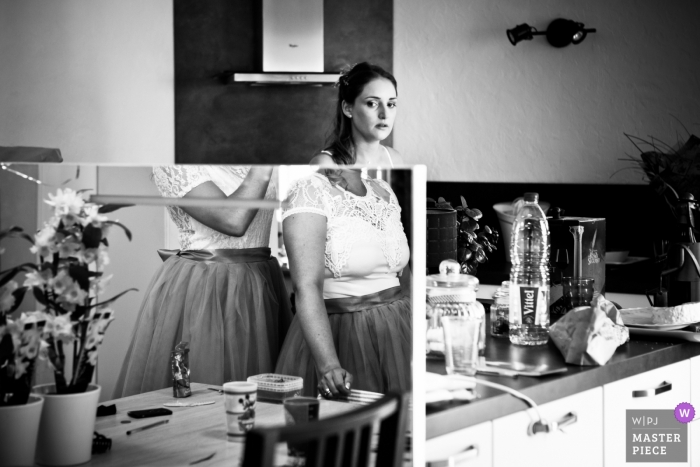 Photo by: <a href="https://www.wpja.com/contests/2018-v20/best-wedding-photographers/2392706">Lucie Mahé - Die </a> Auvergne-Rhone-Alpes wedding photography of mirros in the kitchen during the getting