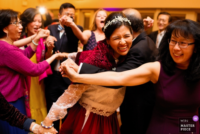 Foto di: <a href="https://www.wpja.com/contests/2018-v20/best-wedding-photographers/2397276"> Kevin Trimmer - Providence Rhode Island </a> Immagine della sposa durante il ricevimento di nozze | miglior fotografo di matrimoni in Rhode Island