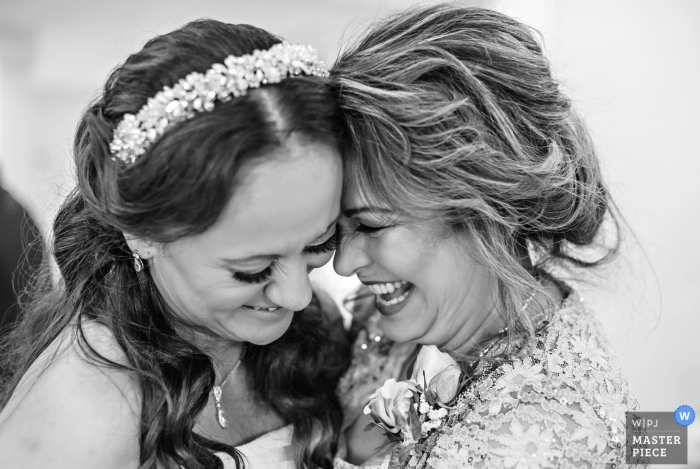 Zdjęcie: <a href="https://www.wpja.com/contests/2018-v20/best-wedding-photographers/2402181"> Brooke Mayo - Grandy North Carolina </a> Matka córka w Wedding Sanderling Resort | Sanderling Resort Wedding Photography- Duck, NC