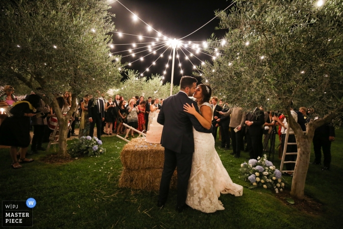 Foto di: <a href="https://www.wpja.com/contests/2018-v20/best-wedding-photographers/2404401"> Marta Buso - Venezia Venezia </a> Fata all'aperto cerimonia nuziale tra gli alberi in Puglia