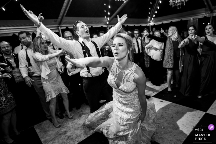 Foto door: <a href="https://www.wpja.com/contests/2018-v20/best-wedding-fotografen/2409676"> Jason Brown - Chicago Illinois </a> Bruid en bruidegom die tijdens hun Glessner House-huwelijk, Chicago dansen.