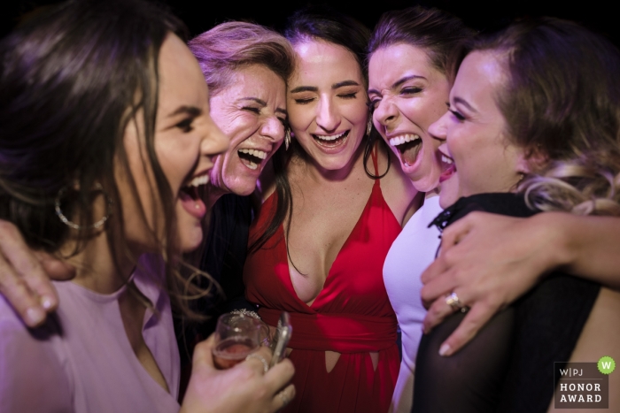 Privilége, Juiz de Fora, Minas Gerais Wedding Party Photo of the Bride and Girlfriends in a Group Hug at the Reception