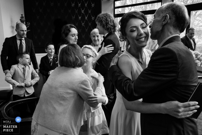 Photo by: <a href="https://www.wpja.com/contests/2019-v02/best-wedding-photographers/2447401">Simon Leclercq - Leuven Vlaams Brabant</a> Zaventem Crown Plaza wedding photographer | Image of a big Family Hug