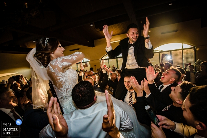 Foto por: <a href="https://www.wpja.com/contests/2019-v03/best-wedding-photographers/2451781"> Raymond Nguyen - Sacramento California </a> Recepción de boda en San Francisco Fotos de la hora de baile.
