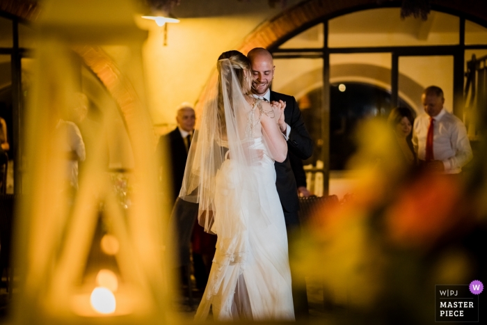 Foto door: <a href="https://www.wpja.com/contests/2019-v03/best-wedding-fotografen/2457801"> Andrea Sampoli - Siena </a> Abbadia Sicille, Siena, Toscane huwelijksreceptie foto van de eerste dans