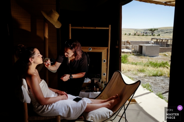 Photo by: <a href="https://www.wpja.com/contests/2019-v04/best-wedding-photographers/2466186">William Lambelet - Montpellier </a> Terres des Etoiles Marrakech Wedding Photographer - The Bride Getting ready in the desert
