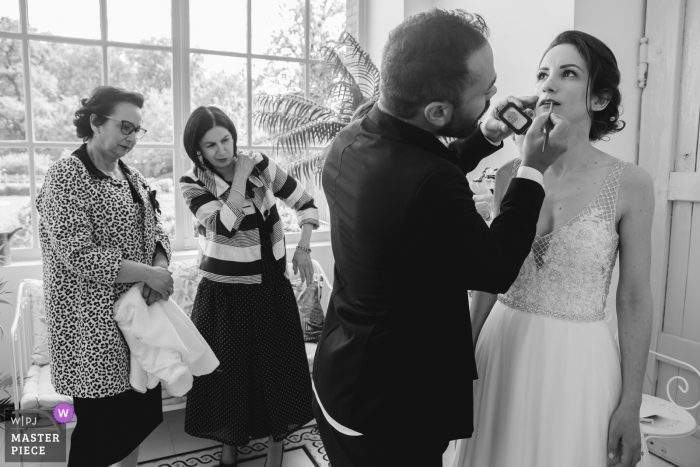 Photo by: <a href="https://www.wpja.com/contests/2019-v04/best-wedding-photographers/2466291">Simon Cassanas - Paris </a> Château Barthelemy wedding photo of the bride getting ready and mum analyzing