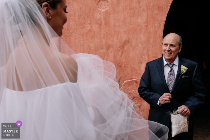 Photo by: <a href="https://www.wpja.com/contests/2019-v04/best-wedding-photographers/2468826">Nikhol Esteras - Oaxaca de Juárez Oaxaca</a> Photo of the father seeing his daughter for the first time on her wedding day in Oaxaca, Mexico.