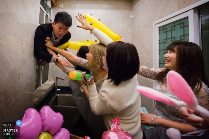 Photo by: <a href="https://www.wpja.com/contests/2019-v04/best-wedding-photographers/2469796">Max Ming - Huizhou </a> Hui zhou China Actual Day Wedding Photo of The best man trying to break through the window