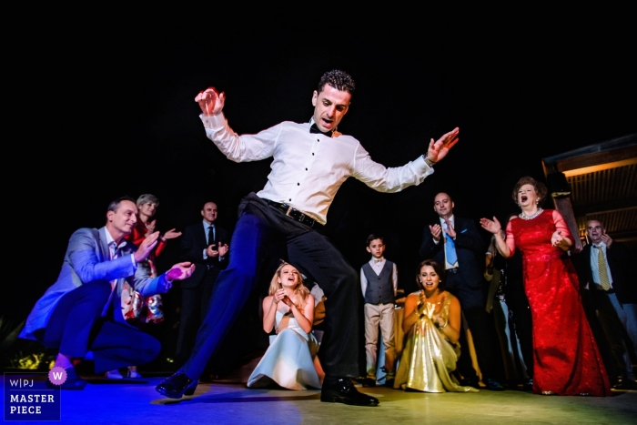 Foto door: <a href="https://www.wpja.com/contests/2019-v04/best-wedding-fotografen/2470411"> Elena Haralabaki - Nea Ionia Attica </a> Island Private House Wedding Foto van Zeimpekiko ... De eenzaamheid Griekse dans.