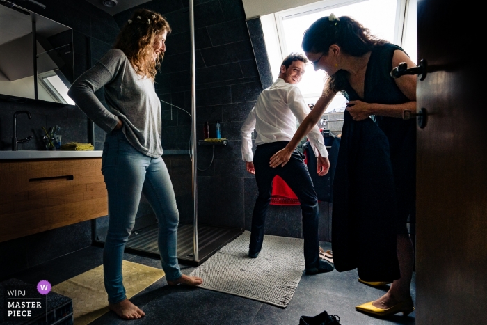 Photo by: <a href="https://www.wpja.com/contests/2019-v04/best-wedding-photographers/2471151">Simon Leclercq - Leuven Vlaams Brabant</a> Beekhoeve, Landen Wedding Photographer - Picture of Siblings messing around before the ceremony.
