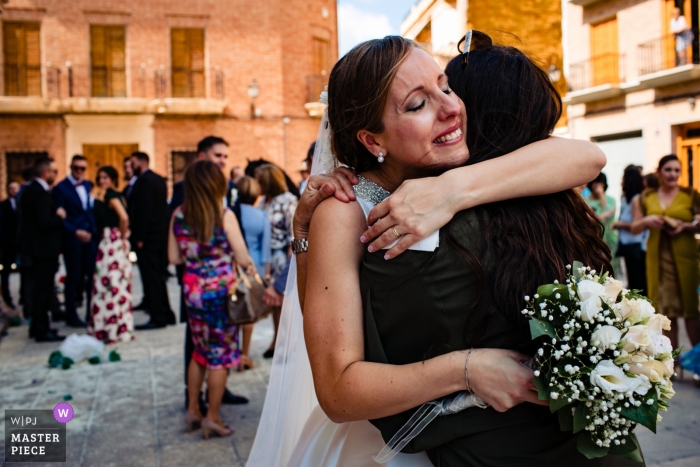 Photo by: <a href="https://www.wpja.com/contests/2019-v05/best-wedding-photographers/2473251">Antonio Calatayud - La Eliana Valencia</a> A photo of the bride hugging her friend was captured by a Valencia wedding photographer