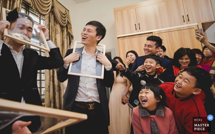 Photo by: <a href="https://www.wpja.com/contests/2019-v05/best-wedding-photographers/2477766">Lin Yang - Quanzhou </a> Guangdong Wedding Photo from the Bride's home - The best man and his relatives and friends are playing games