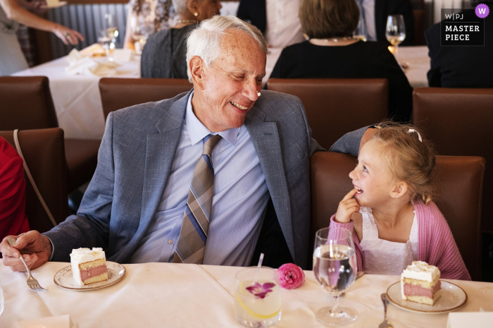 Benedetto - Cambridge, Massachusetts Wedding Photographer - Flower girl e nonno condividono un momento alla reception