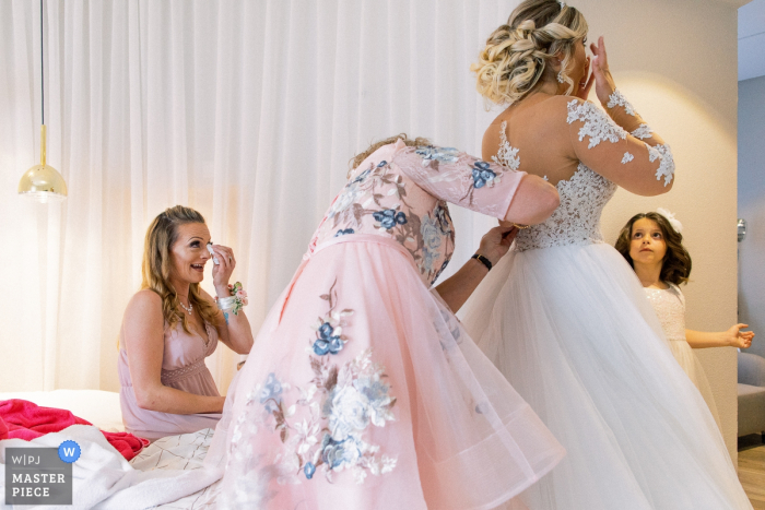 Photo by: <a href="https://www.wpja.com/contests/2019-v05/best-wedding-photographers/2481771">Sylvain Bouzat - Lyon </a> Chateau de Chapeau Cornu Wedding Photographer - Picture of a Crying bride and crying bridesmaid