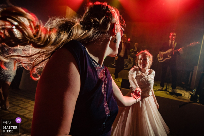 Photo by: <a href="https://www.wpja.com/contests/2019-v05/best-wedding-photographers/2481971">Sanne De Block - Wijnegem Antwerpen</a> This photo of the bride and bridesmaids dancing on the dance floor in front of the band was captured by an Antwerpen wedding photographer