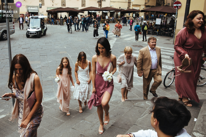 Foto por: <a href="https://www.wpja.com/contests/2019-v05/best-wedding-photographers/2482191"> Lyndsey Goddard - Londres Londres </a> Hotel Grand Cavour, fotógrafo de Florencia, Italia, capturó la fiesta de bodas y asistió a la ceremonia.