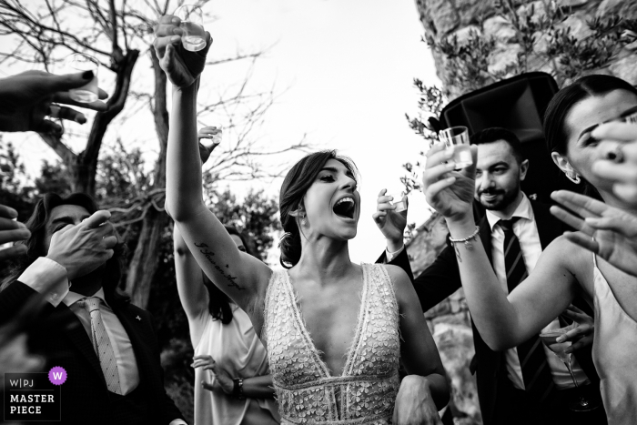 Photo by: <a href="https://www.wpja.com/contests/2019-v06/best-wedding-photographers/2490606">Daniele Borghello - Padova</a> Acqua Petra Resort Wedding Photography - the bride's toast with friends
