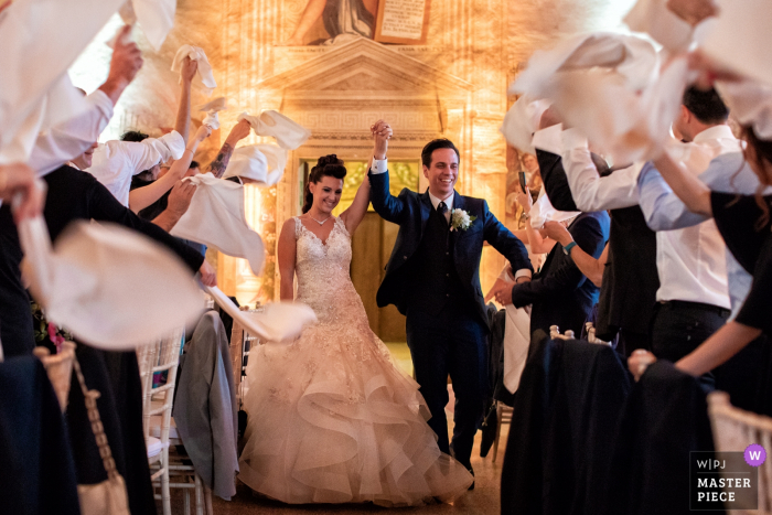 Photo by: <a href="https://www.wpja.com/contests/2019-v06/best-wedding-photographers/2490616">Daniele Borghello - Padova</a> Catajo Castle - Monselice wedding photography showing incredible entrance of the bride and groom to the dinner