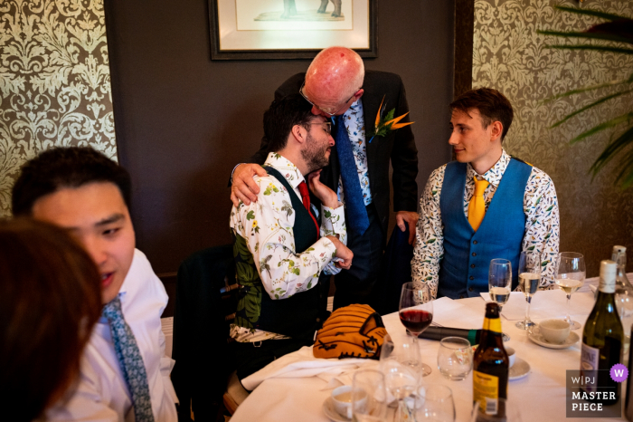 Photo: <a href="https://www.wpja.com/contests/2019-v06/best-wedding-photographers/2495616"> Emil Boczek - Midlands de l'Ouest de Wolverhampton </a> ZOO de Bristol, Royaume-Uni Photographie de la réception de mariage montrant le père du marié