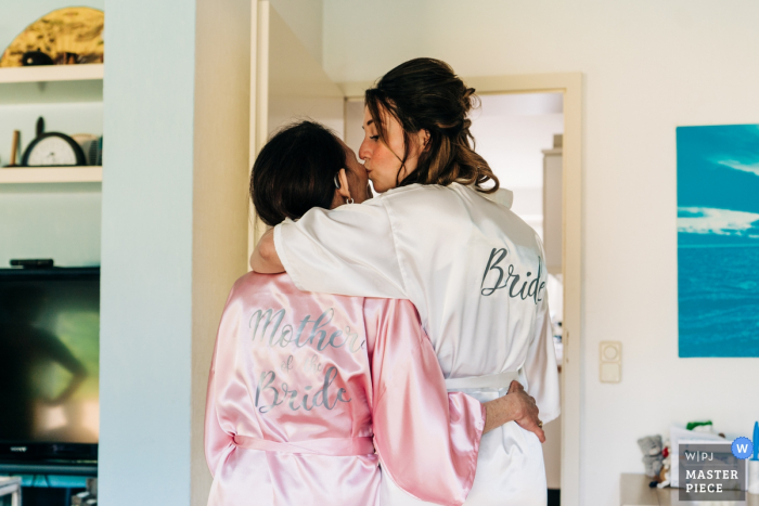 Photo by: <a href="https://www.wpja.com/contests/2019-v07/best-wedding-photographers/2502046">Jola Mulder - Deurningen Overijssel</a> Het Stift Weerselo Wedding Photo of Mother and daughter moment