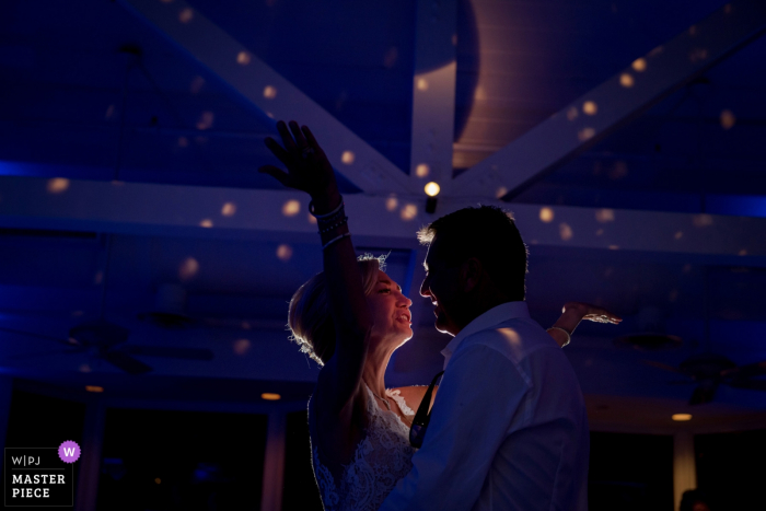 Foto di: <a href="https://www.wpja.com/contests/2019-v07/best-wedding-photographers/2502701"> Julie Ambos - Key West Florida </a> Foto di accoglienza presso l'Hyatt Centric - First Dance with bride and groom.