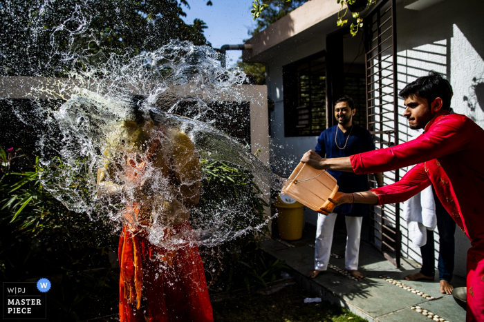 Photo by: <a href="https://www.wpja.com/contests/2019-v07/best-wedding-photographers/2507261">Pasquale Minniti - Reggio Calabria</a> India Ahmedabad - Indian traditions, photo of the groom and the brother