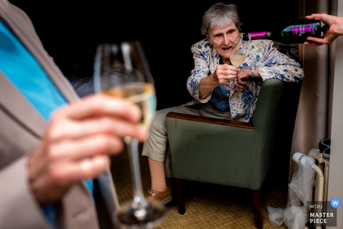 Photo by: <a href="https://www.wpja.com/contests/2019-v08/best-wedding-photographers/2515931">Linda Bouritius - Amersfoort Utrecht</a> Kasteel Kerkebosch Wedding Photography | Grandma was there to witness the entire getting ready. From hair to make-up to of course champagne.