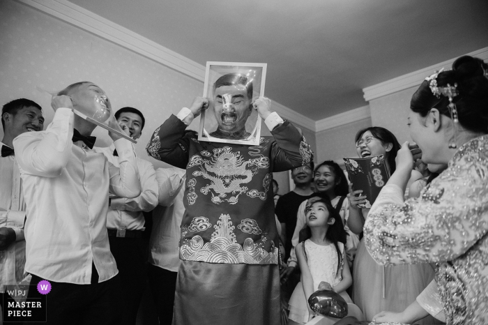 Photo by: <a href="https://www.wpja.com/contests/2019-v08/best-wedding-photographers/2517456">Tommy Chen - Xuzhou </a> The guests have a game session during this at-home wedding in Xuzhou in this black and white image captured by an award-winning Jiangsu, China wedding photographer.