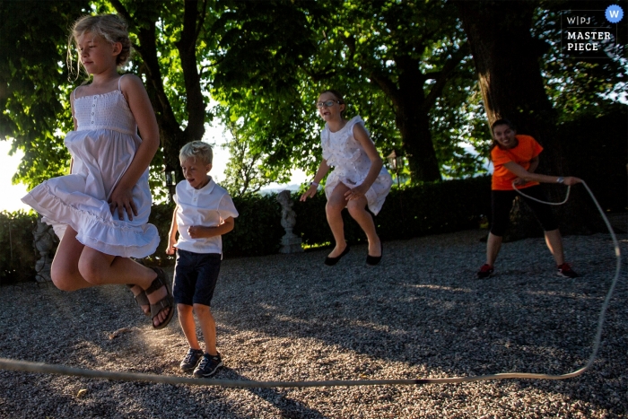 Photo by: <a href="https://www.wpja.com/contests/2019-v08/best-wedding-photographers/2518091">Daniele Borghello - Padova</a> Baronesse Tacco Vinery - Italy Wedding Photographer | Children play in the shade during the aperitif.