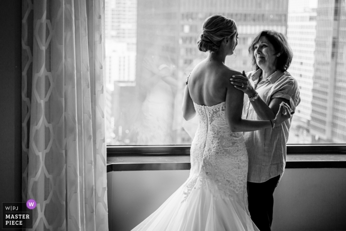 Photo by: <a href="https://www.wpja.com/contests/2019-v09/best-wedding-photographers/2532231">Victoria Sprung - Chicago Illinois</a> Chicago - Renaissance Hotel Wedding Venue - Photos of getting ready with mom