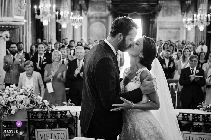 Photo by: <a href="https://www.wpja.com/contests/2019-v09/best-wedding-photographers/2532316">Andrea Bagnasco - Varazze Savona</a> Black and white image of the bride and groom at the altar of Chiesa Di San Giacomo Di Corte during the first kiss.