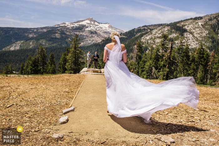 Photo by: <a href="https://www.wpja.com/contests/2019-v09/best-wedding-photographers/2539716">Shaunte Dittmar - Lake Tahoe California</a> Sierra at Tahoe Wedding Photograph showing elopement ceremony in the mountains