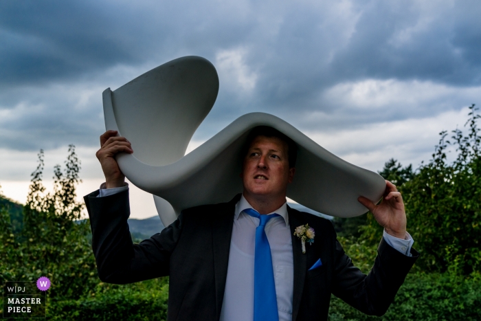 Photo by: <a href="https://www.wpja.com/contests/2019-v09/best-wedding-photographers/2540081">Tobias Löhr - Niddatal Hessen</a> Photo of Hofgut Hohenstein Wedding Guest At the reception in the rain.