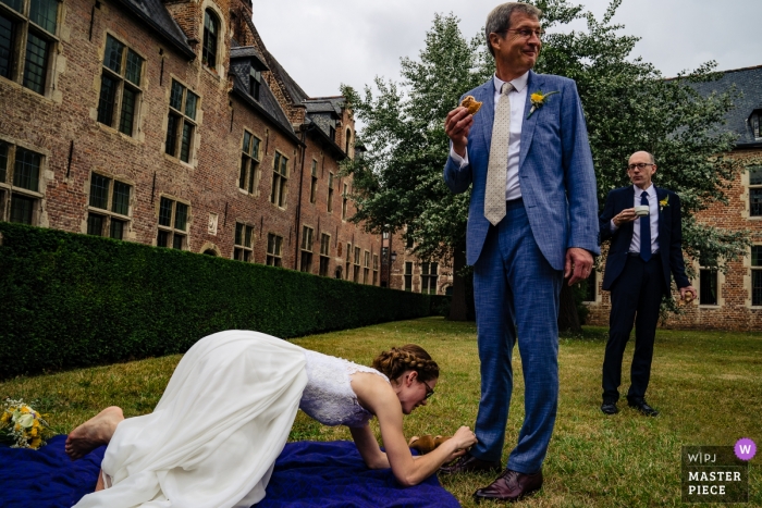 Photo by: <a href="https://www.wpja.com/contests/2019-v09/best-wedding-photographers/2541541">Simon Leclercq - Leuven Vlaams Brabant</a> Corroy Le Grand Wedding Photographer - Shoe laces dad!! Photo of bride tying shoes.