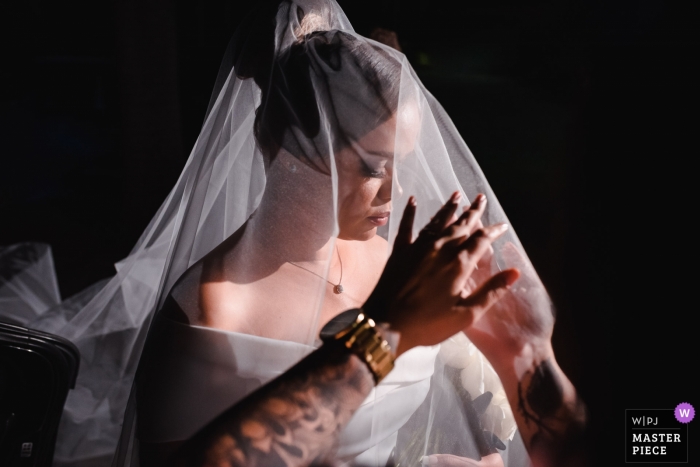 Photo by: <a href="https://www.wpja.com/contests/2019-v09/best-wedding-photographers/2542216">Bruno Montt - Rio de Janeiro Rio de Janeiro</a> Bistro 160 - Rio de Janeiro Getting Ready Wedding Photography | Last touches on the bride's veil.