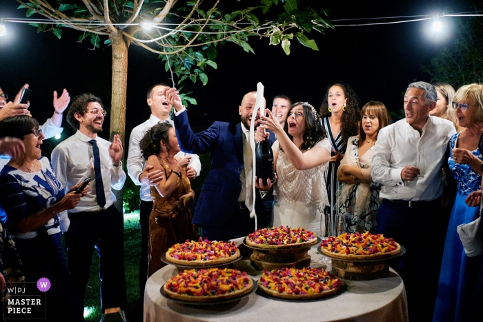 Zdjęcie: <a href="https://www.wpja.com/contests/2019-v10/best-wedding-photographers/2542914"> Andrea Bagnasco - Varazze Savona </a> Ristorante Scola, Castelbianco - Włochy ślubne zdjęcie szampana popping popełniającego błąd