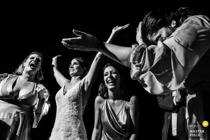 Photo by: <a href="https://www.wpja.com/contests/2019-v10/best-wedding-photographers/2543853">Vinicius Fadul - Campinas São Paulo</a> Plantarum - Nova Odessa wedding photography of the bride dancing on the stage