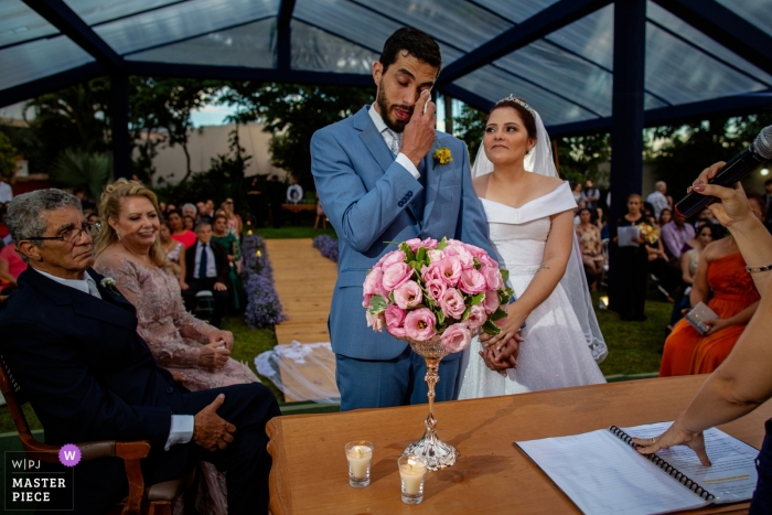 Photo by: <a href="https://www.wpja.com/contests/2019-v10/best-wedding-photographers/2543942">Claudia Amorim - Goiânia Goias</a> Aldeia das Flores wedding ceremony tear wipe for the groom - wedding photography of the couple.