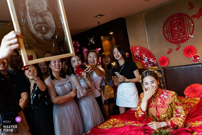 Photo by: <a href="https://www.wpja.com/contests/2019-v11/best-wedding-photographers/2545133">XiangJie Hao - Xi'an City </a> Shaanxi Actual Day Wedding Photographer - New people and friends are playing games.