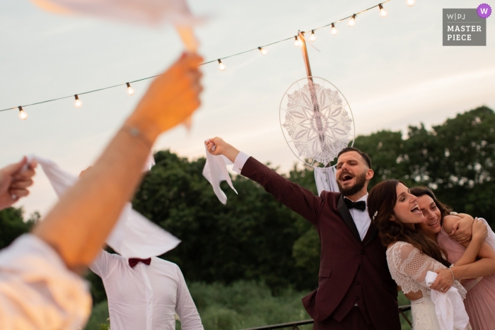 Foto: <a href="https://www.wpja.com/contests/2019-v11/best-wedding-photographers/2546021"> Daniele Borghello - Padua </a> Castelvecchio-Weinkellerei-Hochzeitsempfang-Fotografie am lustigen Abendessen