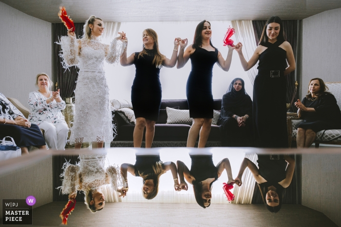 Wedding Photography at the Bride's Home /Mersin/Turkey | A traditonal Turkish dance and the reflection on the glass table 