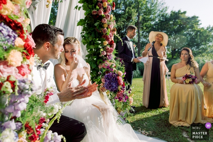Zdjęcie: <a href="https://www.wpja.com/contests/2019-v11/best-wedding-photographers/2546123"> Sylvain Bouzat - Lyon </a> Bastide de Puget, Marsylia Zdjęcia ślubne | Łza panny młodej podczas przemówienia matki