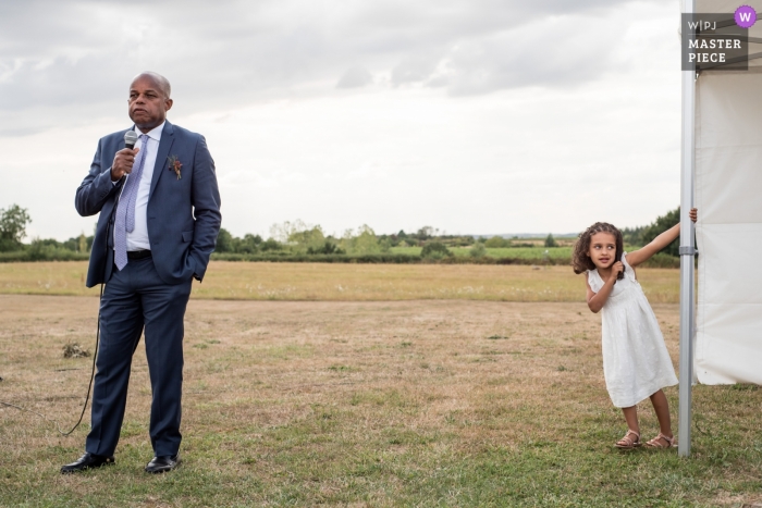 Photo by: <a href="https://www.wpja.com/contests/2019-v12/best-wedding-photographers/2547719">Estelle Offroy - La Varenne </a> Reception Venue Wedding Photography - Château de l'Eperonnière, Rochefort sur Loire 49 - Dad's talk, and niece playing around
