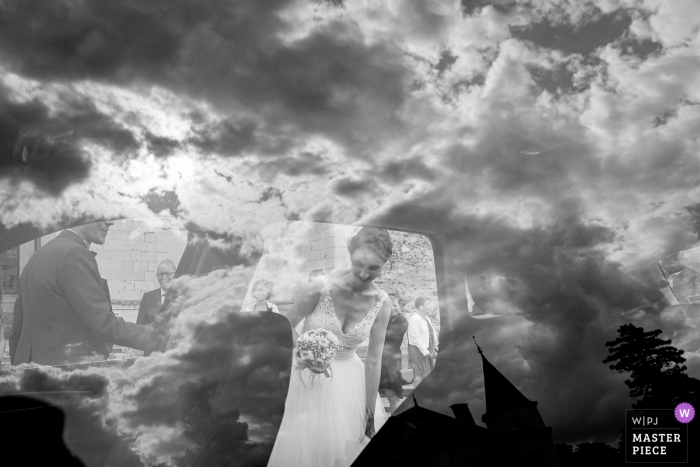 Photo by: <a href="https://www.wpja.com/contests/2019-v12/best-wedding-photographers/2547927">Sybil Rondeau - Nantes </a> Domaine des Lys wedding day documentary style photography - Reflexion over a car