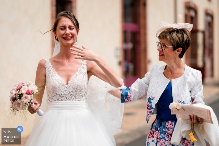 Photo by: <a href="https://www.wpja.com/contests/2019-v12/best-wedding-photographers/2547930">Sybil Rondeau - Nantes </a> The bride with her mother gets emotional before the wedding ceremony at Domaine des Lys.