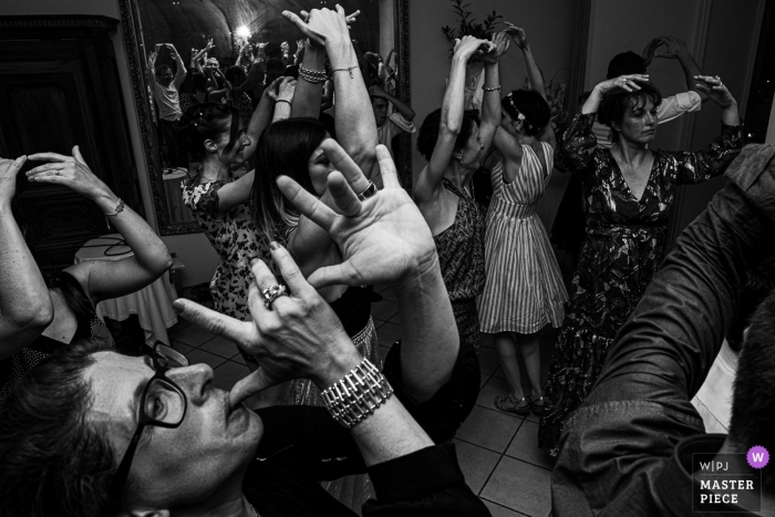 Photo by: <a href="https://www.wpja.com/contests/2019-v12/best-wedding-photographers/2548029">Nadine Court - Chambéry </a> Château de Candie, Chambéry, France wedding reception photography | The guests surprise the bride and groom with la Carioca