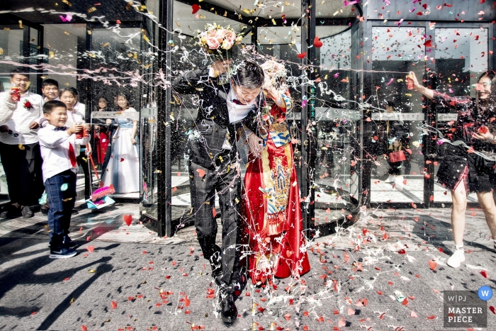 Photo: <a href="https://www.wpja.com/contests/2019-v12/best-wedding-photographers/2548786"> Wenbo Si - Zhengzhou </a> Photographe de mariage Henan Chine | une façon particulière d'accueillir les mariés, ce qui est très spectaculaire.